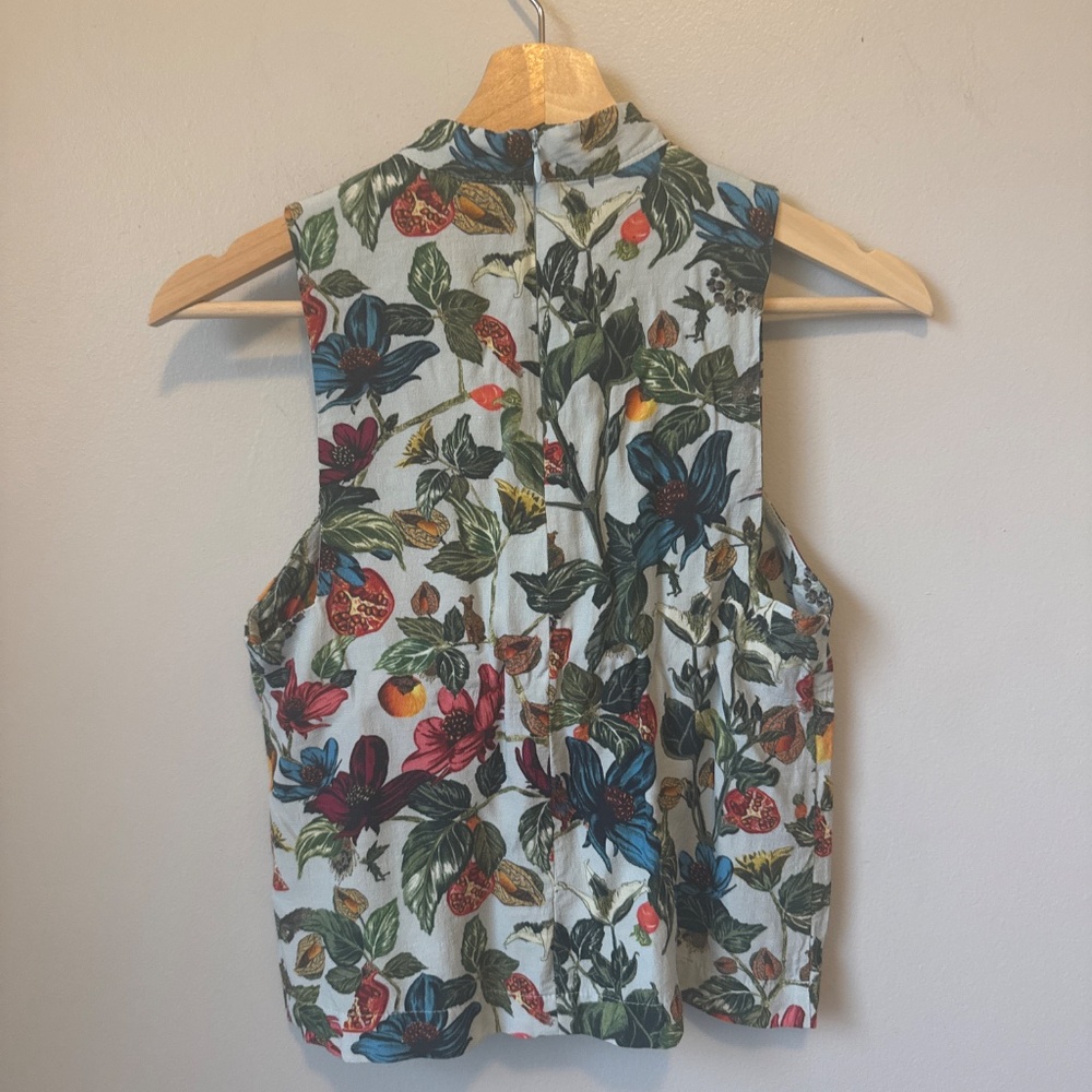TOPSHOP floral print on a light blue background, mock neck tank blouse - Picture 6 of 7